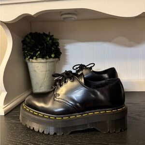 DR. MARTENS 1461 Black Smooth Leather Platform Oxfords Quad Style L7 / M6 GUC